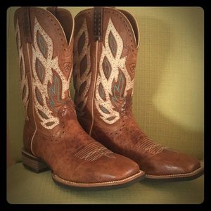 99% New Ariat Cowboy Boots - men’s 10.5